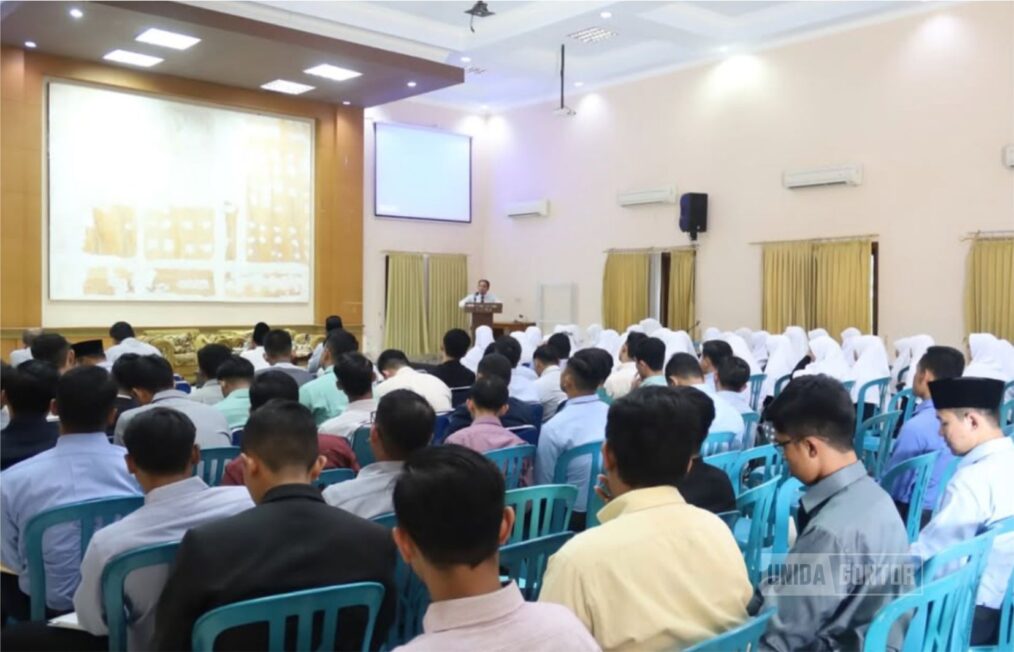 Mahasiswa baru pascasarjana UNIDA Gontor mengikuti orientasi akademik sesi 1 dan 2 bersama dosen dan pengelola kampus