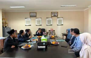 Diskusi kurikulum OBE Prodi Tadris Bahasa Inggris UNIDA Gontor bersama pakar pendidikan