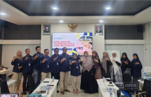 Perwakilan UNIDA Gontor dan ITS berdiskusi dalam workshop nasional Eco Campus dan SDGs di ITS Surabaya.