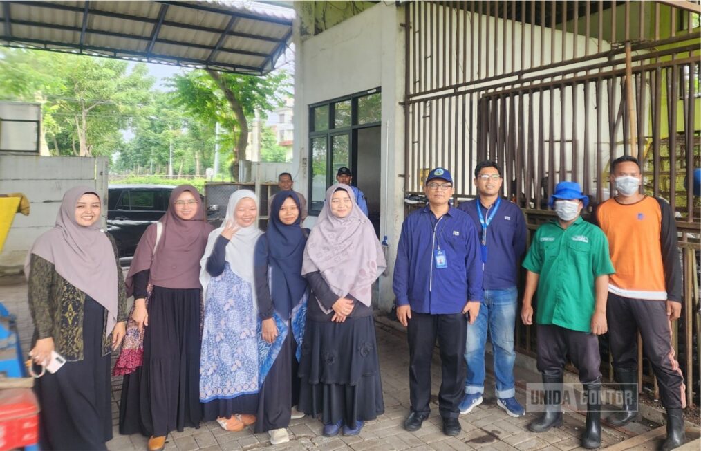 Perwakilan UNIDA Gontor dan ITS berdiskusi dalam workshop nasional Eco Campus dan SDGs di ITS Surabaya.