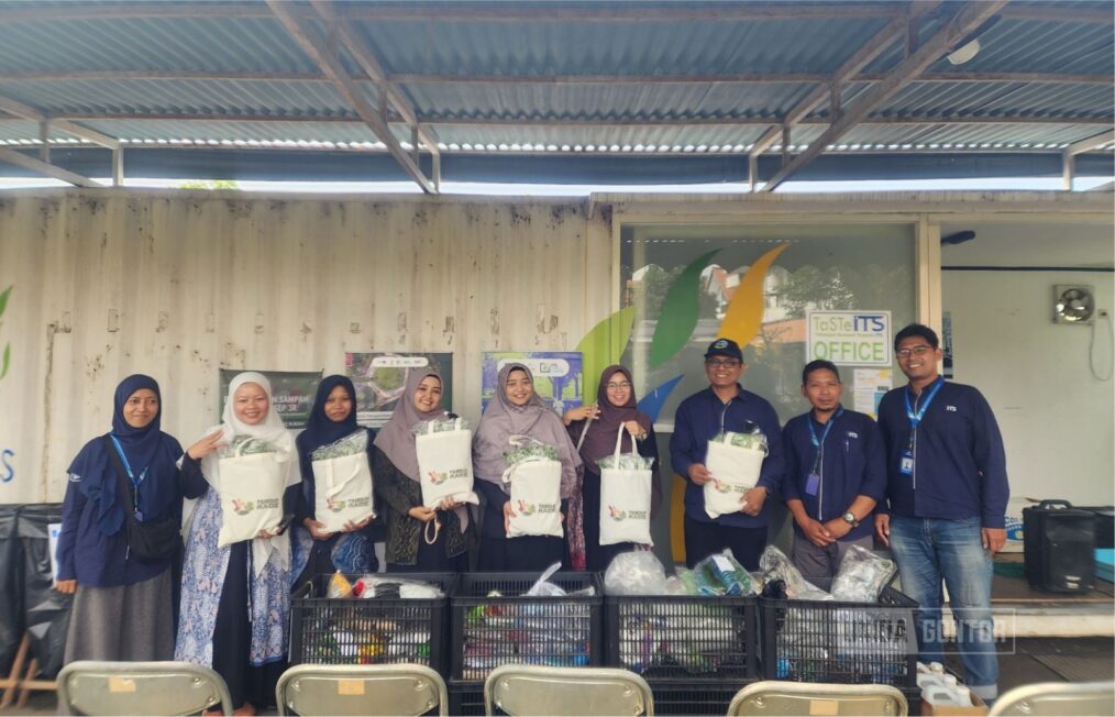 Perwakilan UNIDA Gontor dan ITS berdiskusi dalam workshop nasional Eco Campus dan SDGs di ITS Surabaya.