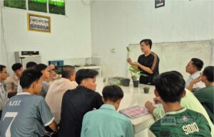 Mahasiswa Agroteknologi UNIDA Gontor membudidayakan tanaman hias untuk usaha