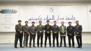 Mahasiswa UNIDA Gontor mengikuti Grand Launching komunitas bahasa Al-Hikmah di Hall Gedung Terpadu