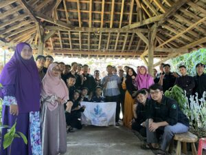Mahasiswa Agroteknologi UNIDA Gontor saat kunjungan industri ke CV. Giwin Berkah dan PT. Dwi Saputra Agro Ponorogo
