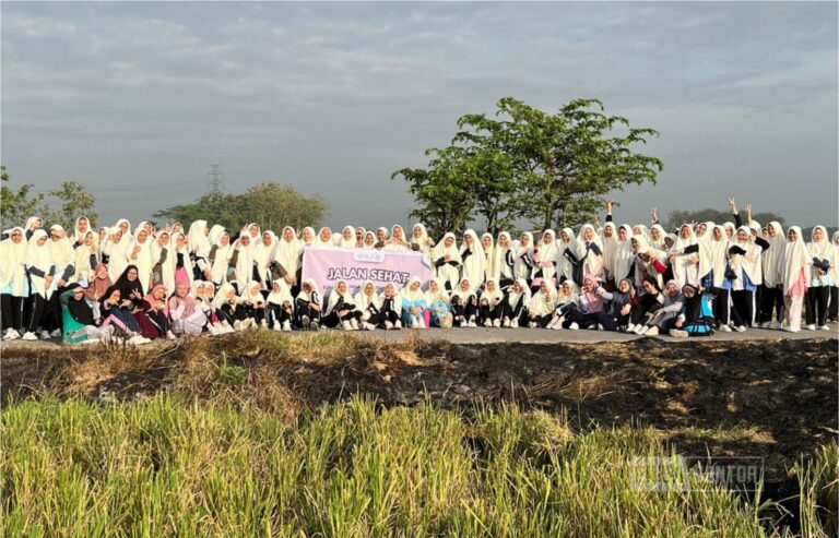 Jalan sehat Ilkes unida gontor