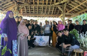 Mahasiswa Agroteknologi UNIDA Gontor saat kunjungan industri ke CV. Giwin Berkah dan PT. Dwi Saputra Agro Ponorogo
