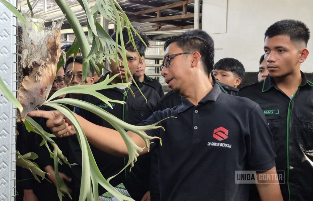 Mahasiswa Agroteknologi UNIDA Gontor saat kunjungan industri ke CV. Giwin Berkah dan PT. Dwi Saputra Agro Ponorogo