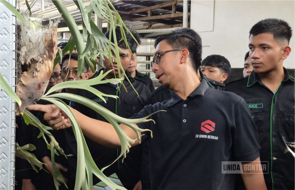 Mahasiswa Agroteknologi UNIDA Gontor saat kunjungan industri ke CV. Giwin Berkah dan PT. Dwi Saputra Agro Ponorogo