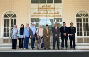 UNIDA Gontor and UTHM delegates in a partnership discussion at the Rectorate Meeting Room