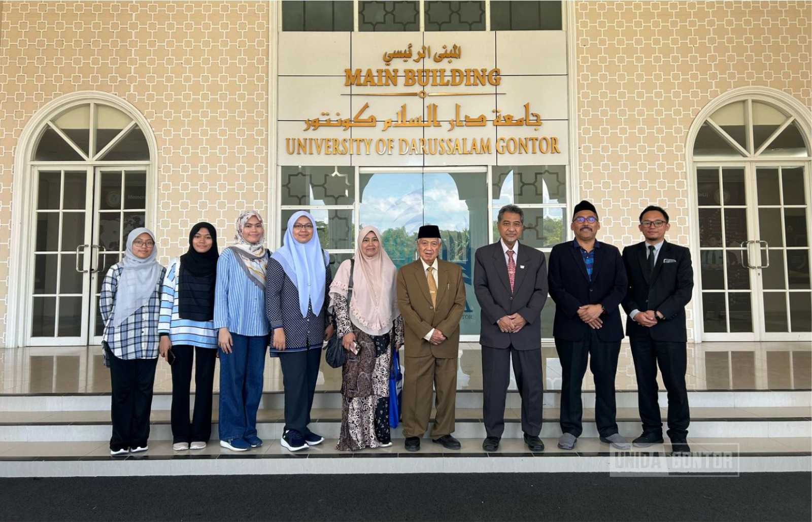 UNIDA Gontor and UTHM delegates in a partnership discussion at the Rectorate Meeting Room