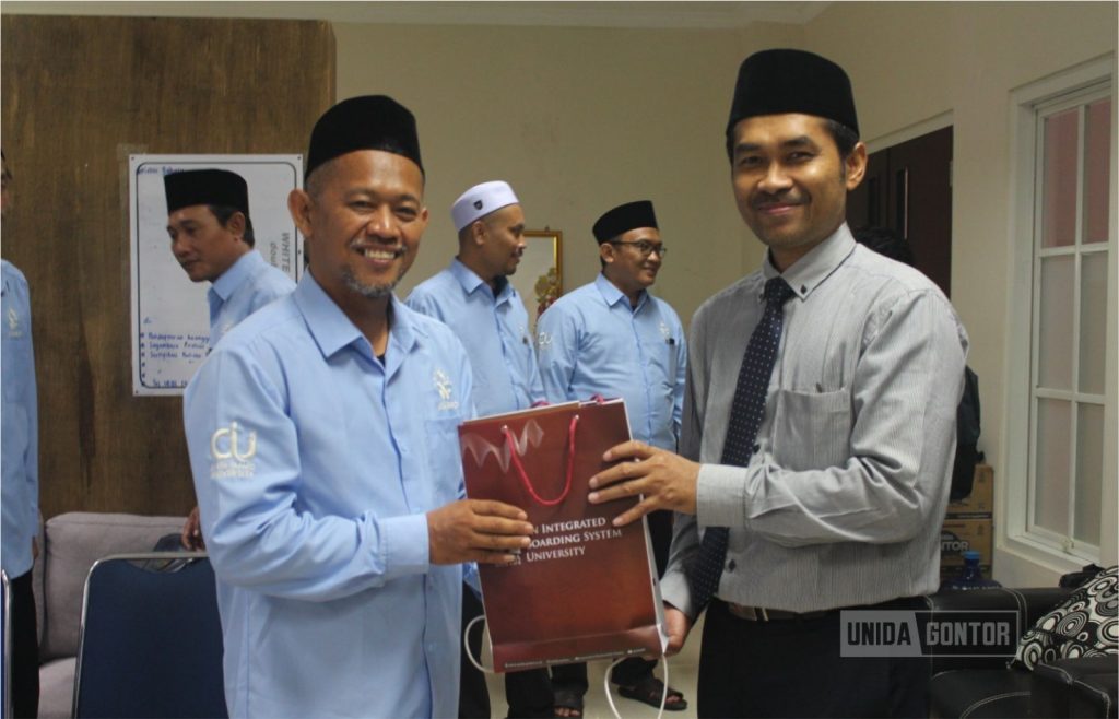 Kunjungan akademik Ma’had UIN Siber Syekh Nurjati ke DPB UNIDA Gontor dalam studi Bi’ah Lughowiyyah