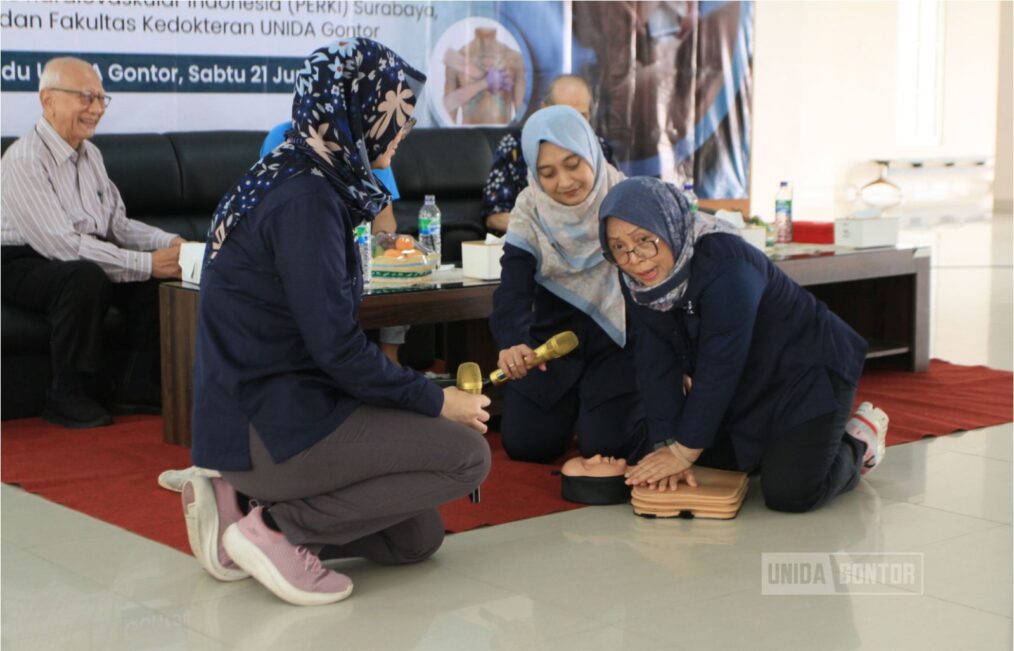 Pelatihan Bantuan Hidup Dasar di UNIDA Gontor bersama IDI Ponorogo
