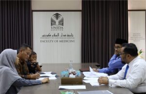 Peserta mengikuti seleksi CBT Fakultas Kedokteran UNIDA Gontor Gelombang 3 Tahun 2025 secara offline di laboratorium kampus.