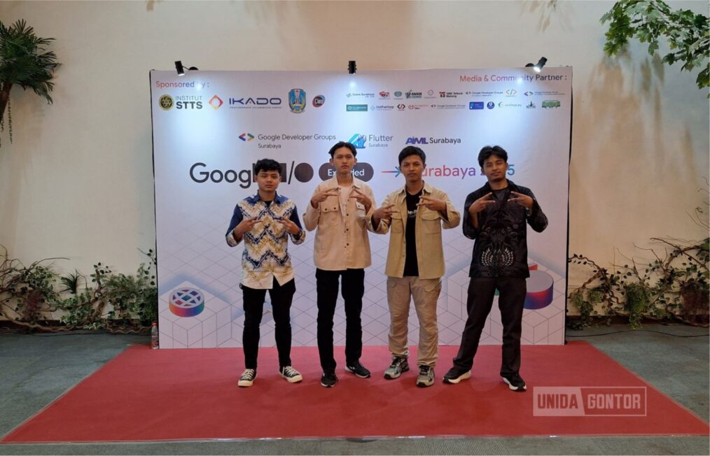 Mahasiswa UNIDA Gontor mengikuti seminar Google I/O Extended Surabaya 2025 bersama komunitas teknologi di IKADO Surabaya.