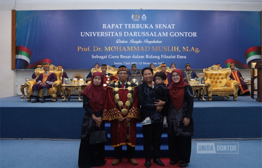 Prof. Dr. Mohammad Muslih M.Ag. saat menyampaikan pidato pengukuhan Guru Besar di Universitas Darussalam Gontor