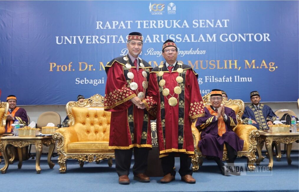 Prof. Dr. Mohammad Muslih M.Ag. saat menyampaikan pidato pengukuhan Guru Besar di Universitas Darussalam Gontor