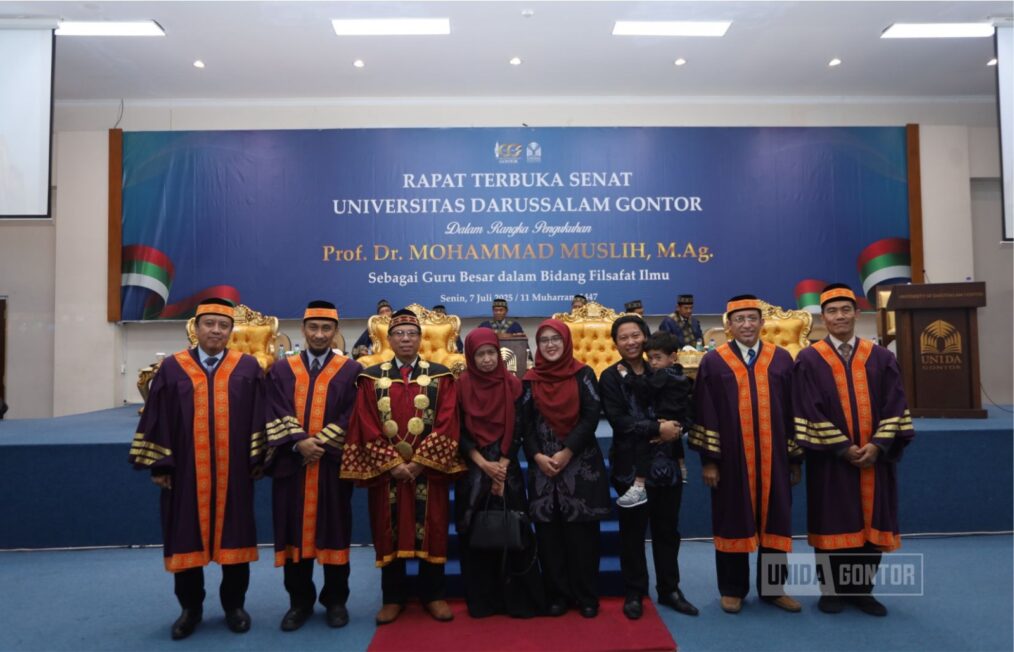 Prof. Dr. Mohammad Muslih M.Ag. saat menyampaikan pidato pengukuhan Guru Besar di Universitas Darussalam Gontor