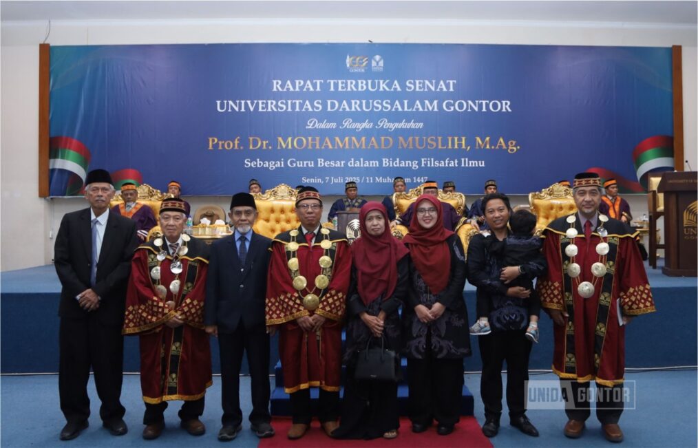 Prof. Dr. Mohammad Muslih M.Ag. saat menyampaikan pidato pengukuhan Guru Besar di Universitas Darussalam Gontor