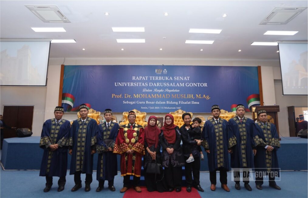 Prof. Dr. Mohammad Muslih M.Ag. saat menyampaikan pidato pengukuhan Guru Besar di Universitas Darussalam Gontor