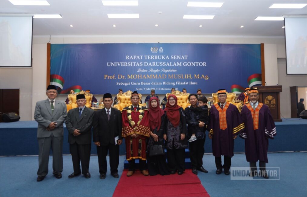 Prof. Dr. Mohammad Muslih M.Ag. saat menyampaikan pidato pengukuhan Guru Besar di Universitas Darussalam Gontor
