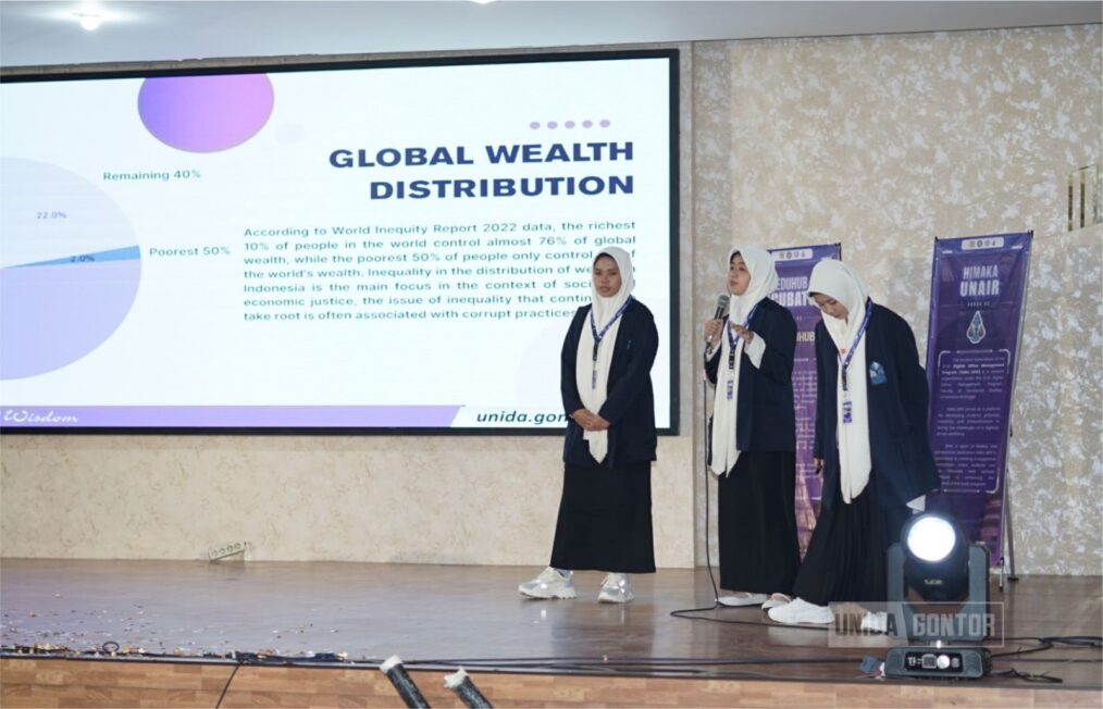 Mahasiswa UNIDA Gontor menerima penghargaan dalam Global Innovation Sprint 2025 di Universitas Airlangga Surabaya