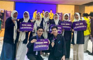 Mahasiswa UNIDA Gontor menerima penghargaan dalam Global Innovation Sprint 2025 di Universitas Airlangga Surabaya