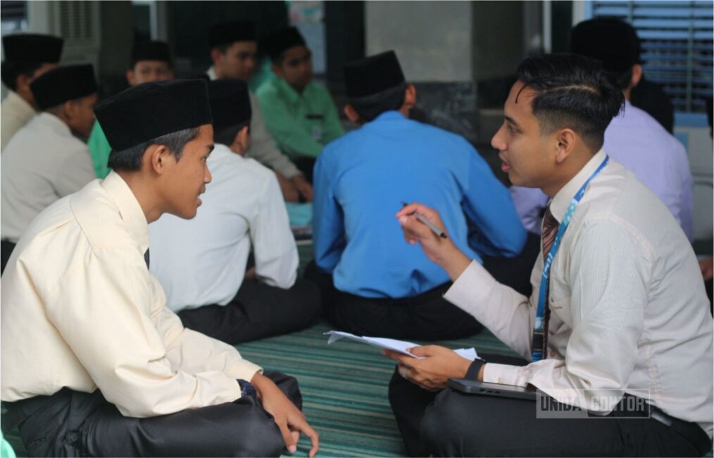 Mahasiswa UNIDA Gontor mengikuti Mukhoyam Arabiy di Malaysia, tampil dalam pentas seni berbahasa Arab dan kegiatan Souq Arabiy.