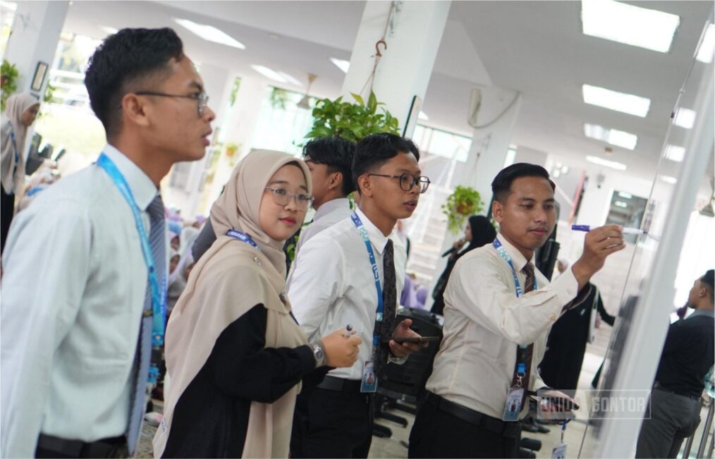 Mahasiswa UNIDA Gontor mengikuti Mukhoyam Arabiy di Malaysia, tampil dalam pentas seni berbahasa Arab dan kegiatan Souq Arabiy.