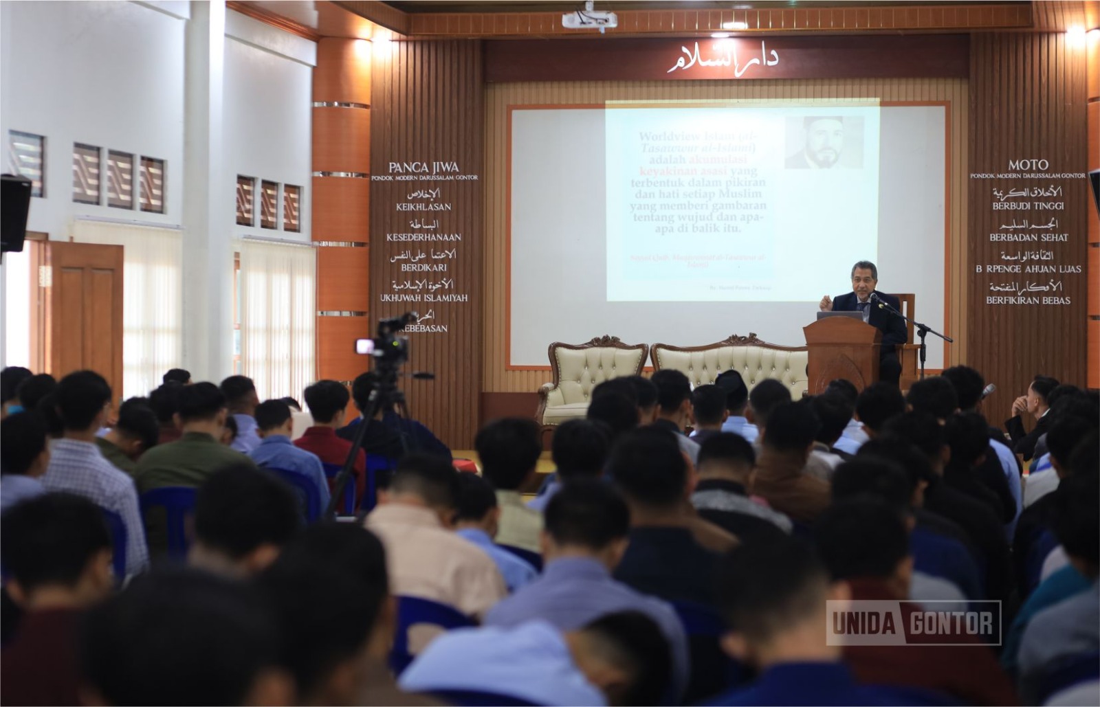 Rektor UNIDA Gontor membuka Muaskar Calon Wisudawan 2025 di Gontor 2