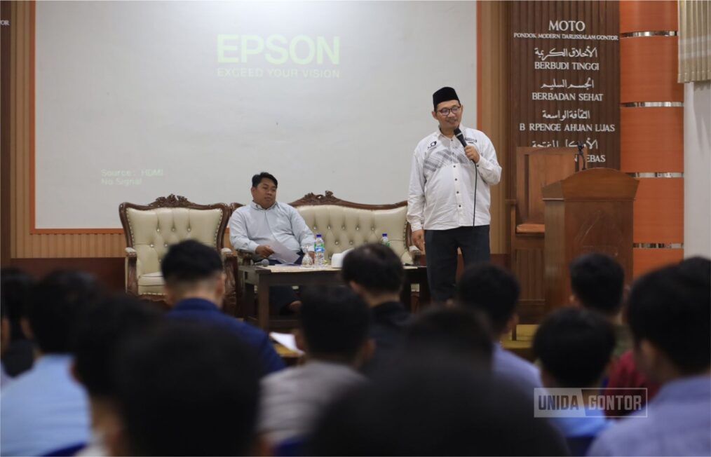 Rektor UNIDA Gontor membuka Muaskar Calon Wisudawan 2025 di Gontor 2