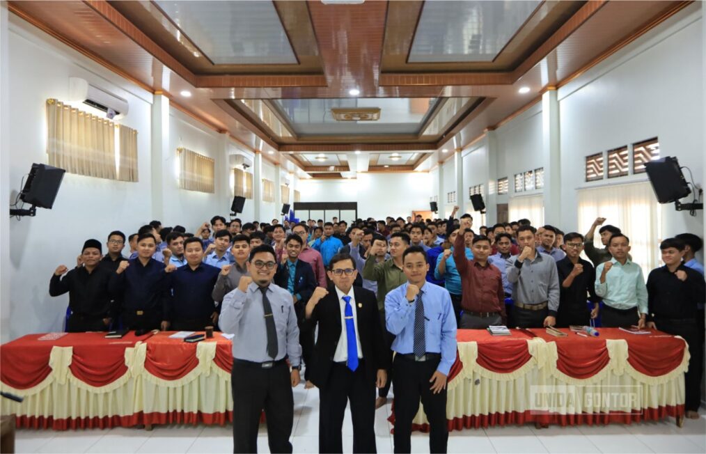 Calon wisudawan UNIDA Gontor mengikuti sesi pembekalan hari ketiga Muaskar di Gontor Kampus 2