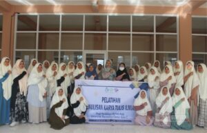 Pelatihan penulisan karya ilmiah mahasiswa Prodi PBA UNIDA Gontor di Gedung Istanbul