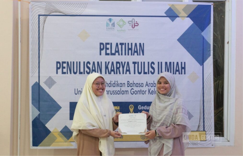 Pelatihan penulisan karya ilmiah mahasiswa Prodi PBA UNIDA Gontor di Gedung Istanbul