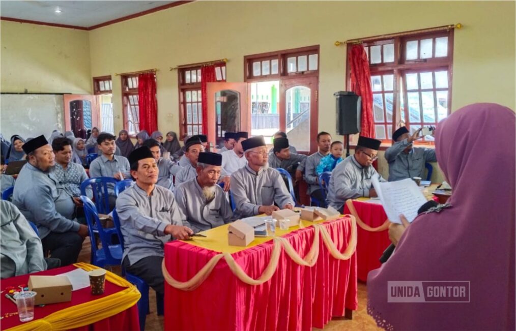 Dua dosen Prodi PBA UNIDA Gontor memberikan pelatihan strategi pembelajaran Bahasa Arab di Pondok Pesantren Darul Fikri Ponorogo.
