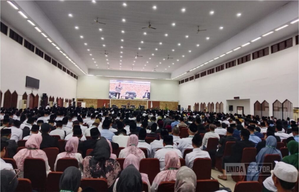 KBIHU ISID Gontor menghadiri Silatnas FK-KBIHU Indonesia di Jakarta bersama 1.600 peserta.