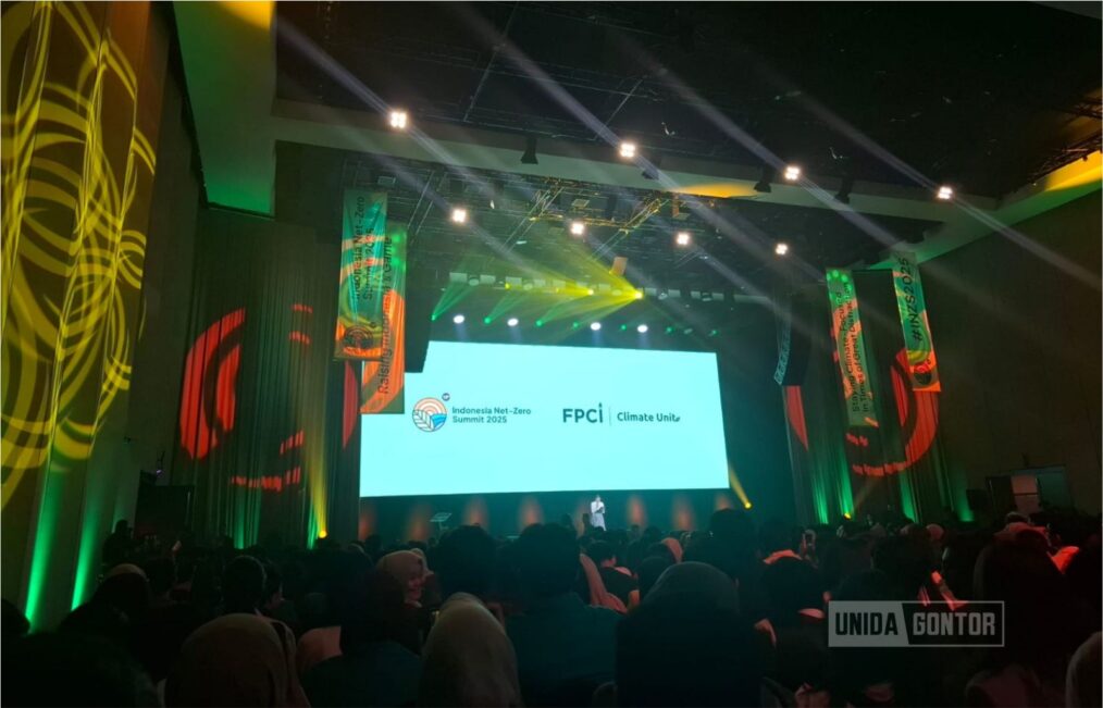 Delegasi FPCI UNIDA Gontor bersama Dr. Dino Patti Djalal di INZS 2025 Jakarta.