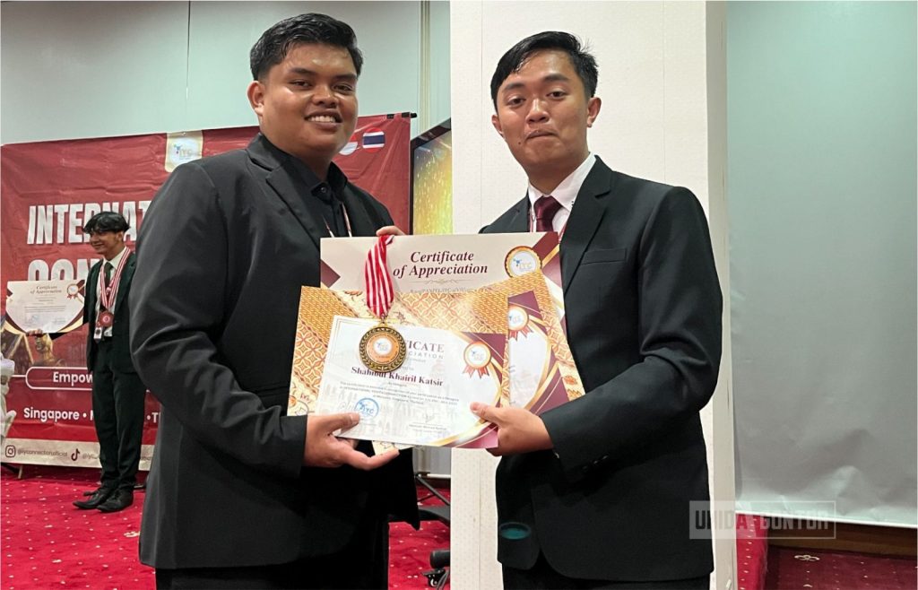 Dua Mahasiswa UNIDA Gontor Raih Prestasi Internasional di Malaysia