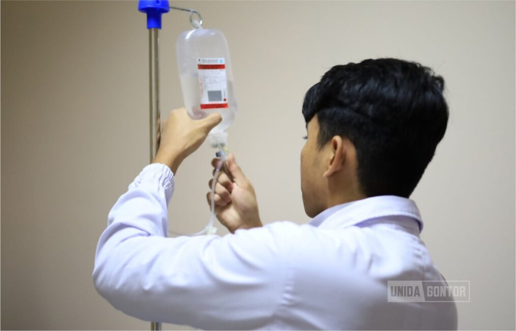Mahasiswa Fakultas Kedokteran UNIDA Gontor mengikuti Ujian OSCE Semester 2 di Ruang OSCE dan Laboratorium Keterampilan Medik.