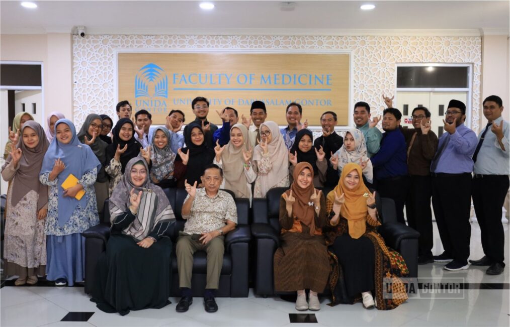 Suasana kegiatan Refreshing Akreditasi Fakultas Kedokteran UNIDA Gontor bersama narasumber dari Fakultas Kedokteran UM Surabaya.