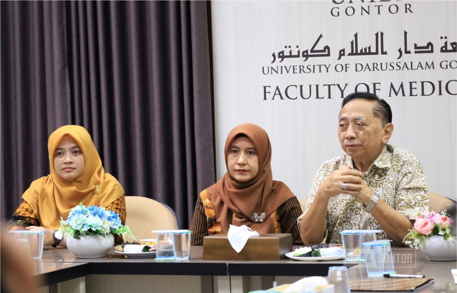 Suasana kegiatan Refreshing Akreditasi Fakultas Kedokteran UNIDA Gontor bersama narasumber dari Fakultas Kedokteran UM Surabaya.