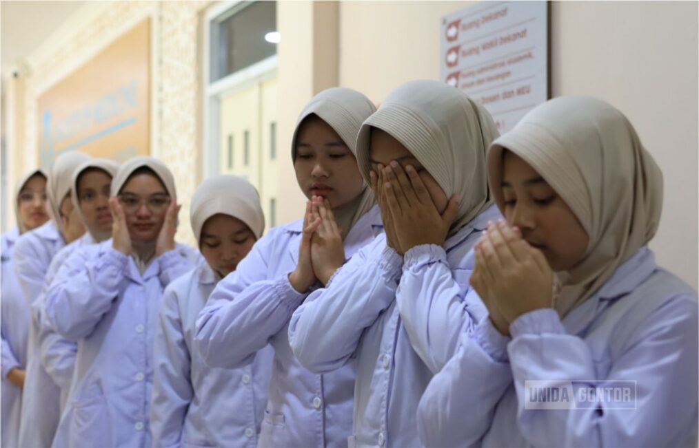 Mahasiswa Fakultas Kedokteran UNIDA Gontor mengikuti Ujian OSCE Semester 2 di Ruang OSCE dan Laboratorium Keterampilan Medik.