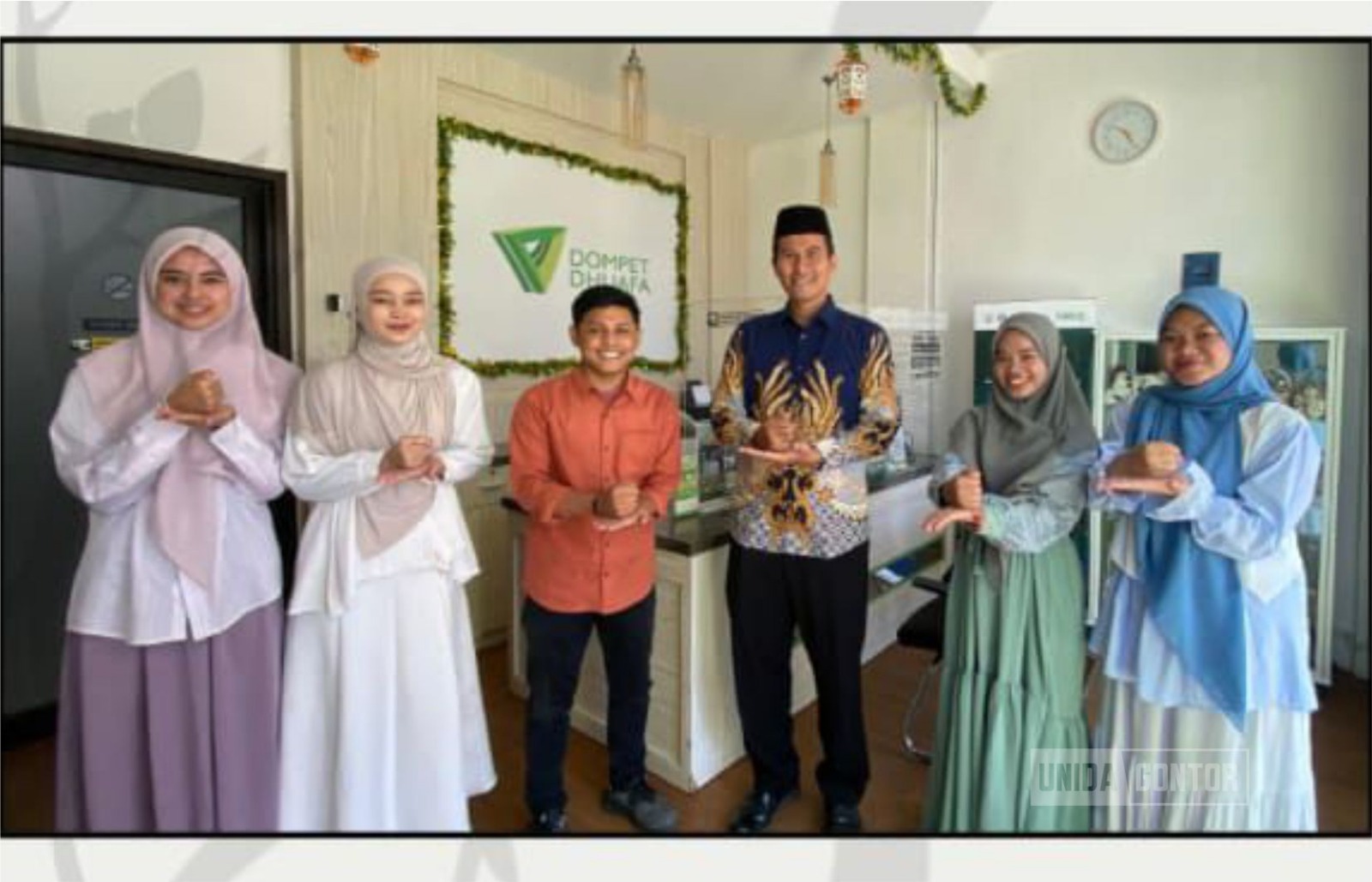 Mahasiswi Fakultas Syariah UNIDA Gontor melaksanakan penutupan PPL di Dompet Dhuafa Surabaya.
