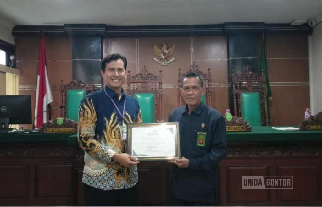 Penutupan magang mahasiswi Hukum Ekonomi Syariah UNIDA Gontor di Pengadilan Agama Surabaya
