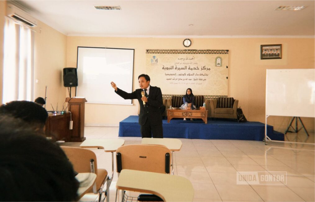 Mahasiswa UNIDA Gontor mengikuti Workshop Konten Edukasi dan Literasi Digital di Hall Sirah Nabawiyah bersama dua narasumber inspiratif.