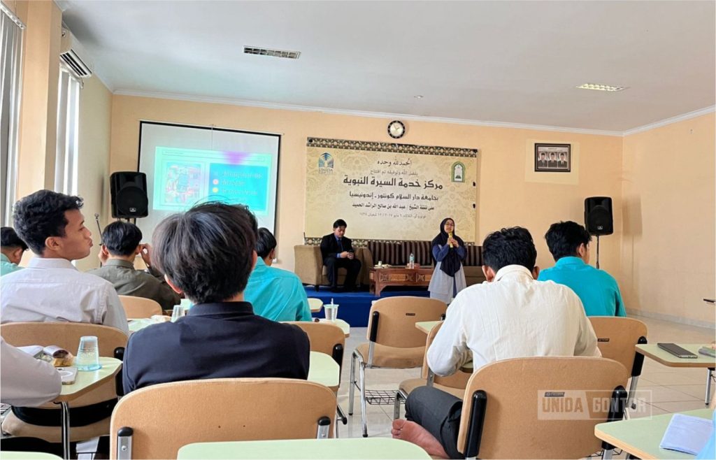 Mahasiswa UNIDA Gontor mengikuti Workshop Konten Edukasi dan Literasi Digital di Hall Sirah Nabawiyah bersama dua narasumber inspiratif.