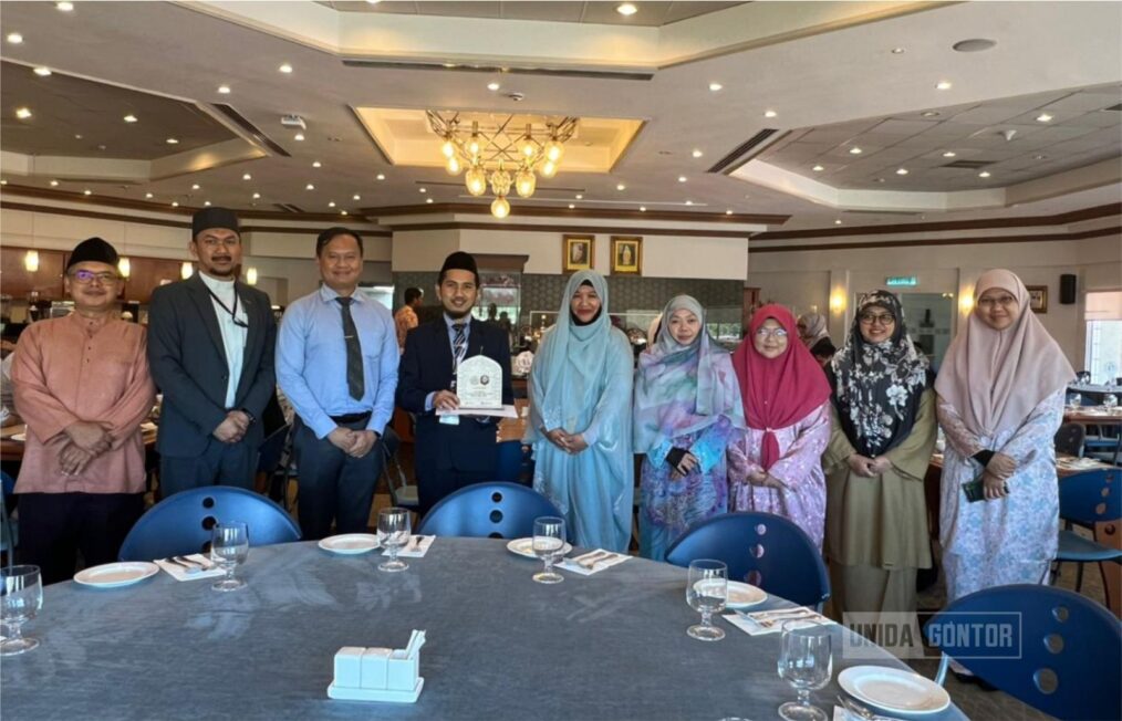 Dosen UNIDA Gontor menyampaikan visiting lecture di UNISSA Brunei Darussalam bersama mahasiswa program pertukaran pelajar.