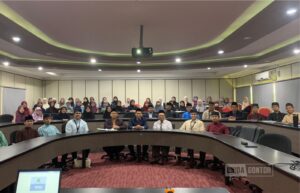 Dosen UNIDA Gontor menyampaikan visiting lecture di UNISSA Brunei Darussalam bersama mahasiswa program pertukaran pelajar.