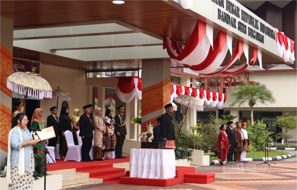 "Upacara HUT RI ke-80 di KBRI Brunei Darussalam dengan pengibaran bendera Merah Putih dan partisipasi diaspora Indonesia serta mahasiswa UNIDA Gontor."