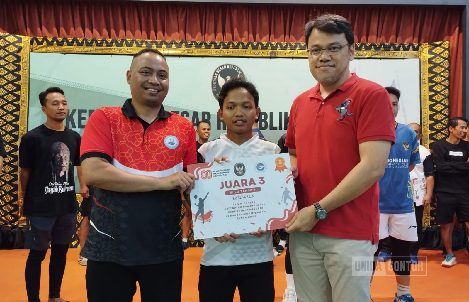 Mahasiswa UNIDA Gontor meraih Juara 3 bulu tangkis kategori C pada HUT ke-80 RI di KBRI Brunei