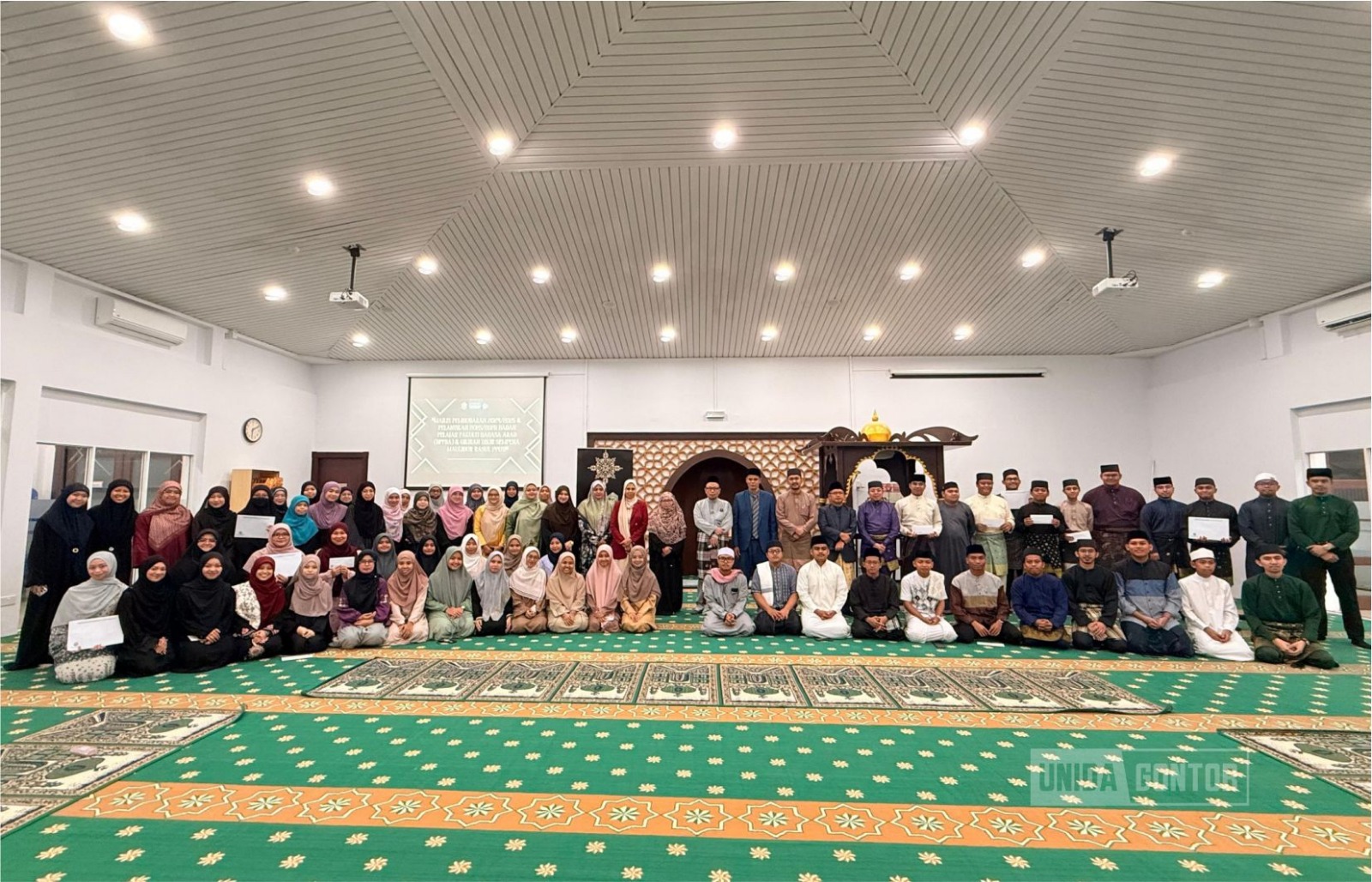 Delegasi UNIDA Gontor menghadiri Majlis Pelantikan Badan Pelajar dan Dikir Maulid di UNISSA Brunei.